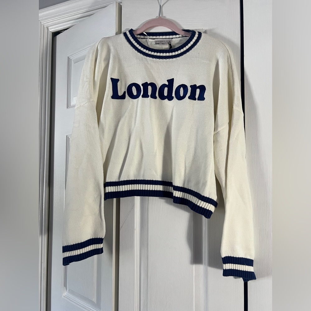NWT White Sweater “London” - must have!